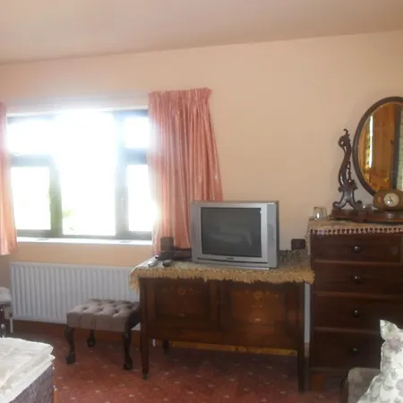 Bed & Breakfast Glen House Only 4*